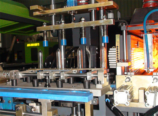 Customized 2L 4000BPH Automatic Bottle Blowing  Machine  380V Plastic Bottle Making